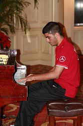 Umut Bozok joue au piano et au foot à Marseille